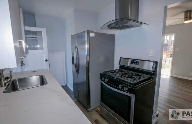 Stylish 1BR with Washer/Dryer Gated Assigned Parking Spot - 4806 Muir Avenue, San Diego, CA 92107 Stylish 1BR with Washer/Dryer Gated Assigned Parking Spot - 4806 Muir Avenue, San Diego, CA 92107