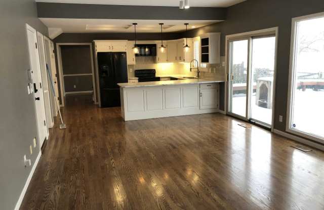 2206 Greenbrier Dr Gallery 2