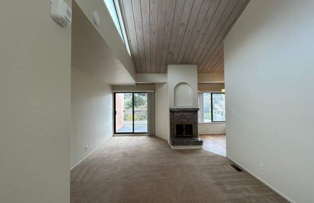 Large, 2 BR / 2 BA with Cathedral Ceilings, Washer and Dryer! photos photos