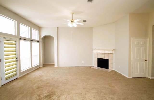 318 Lakefield Drive Gallery 4