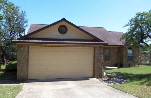 Quiet hill country living by lake - 10611 Lake Beach Drive, Travis County, TX 78620