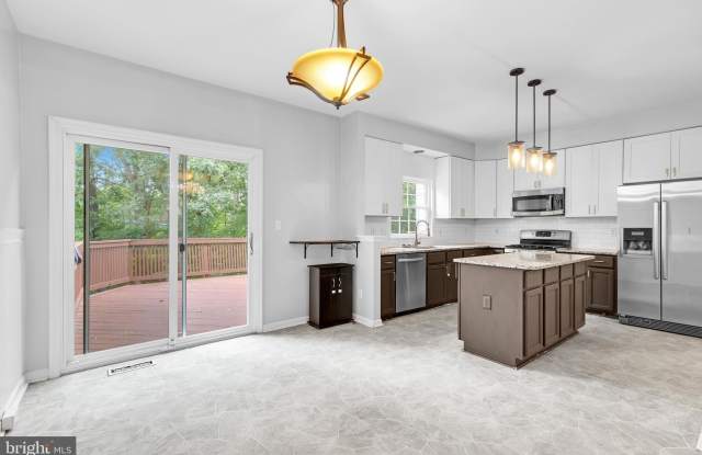 6880 RIDGE WATER Court Gallery 4