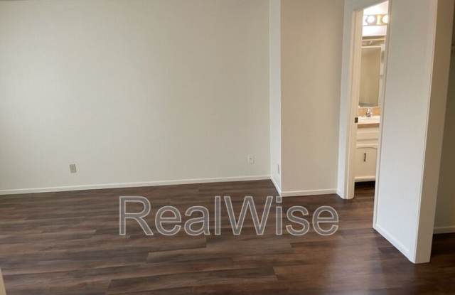 4282 Meadowbrook Court NE Gallery 2