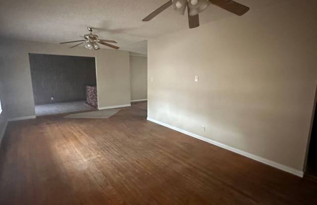 401 S JEFFERSON DRIVE Gallery 4