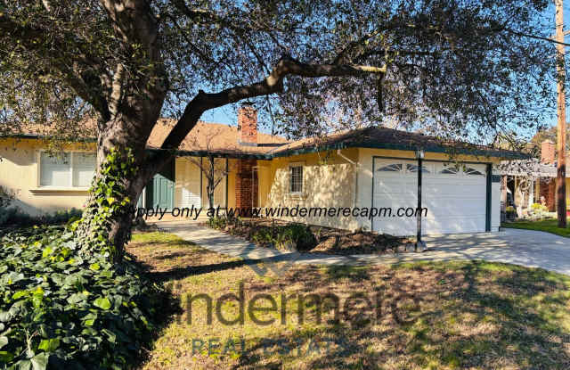 Charming 2 bedroom with HUGE yard in beautiful Arden Arcade! photos photos