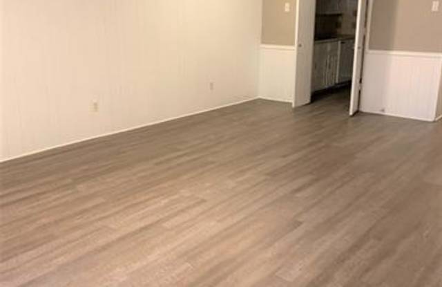 1806 Camelot Cove Gallery 3