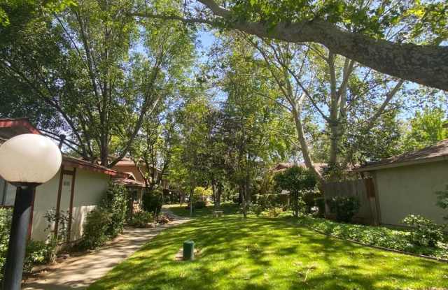 This unit has Air Conditioning!!! 3 bedroom, 2.5 bathroom with garage photos photos