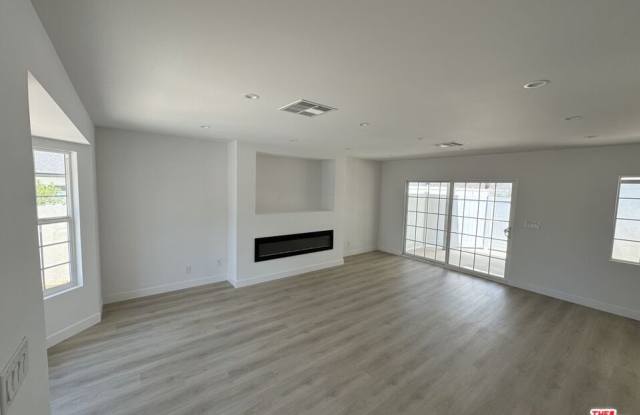 12748 Blythe St photos photos
