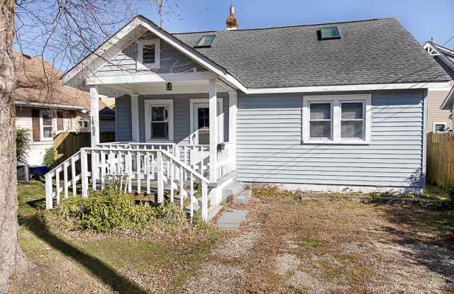 Quaint 2 bedroom first-floor rental just blocks from the Oceanfront! Gallery 4