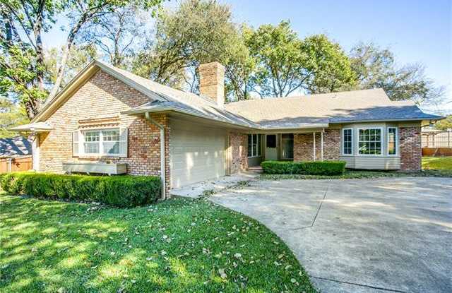 9939 Lakedale Drive Gallery 2