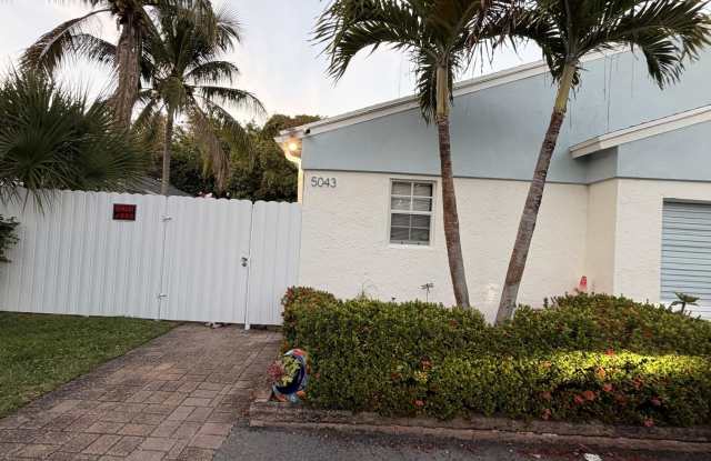 5043 NW 5th Street photos photos