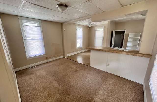 3 Bedroom 2 Bath Located Near Campus Gallery 3