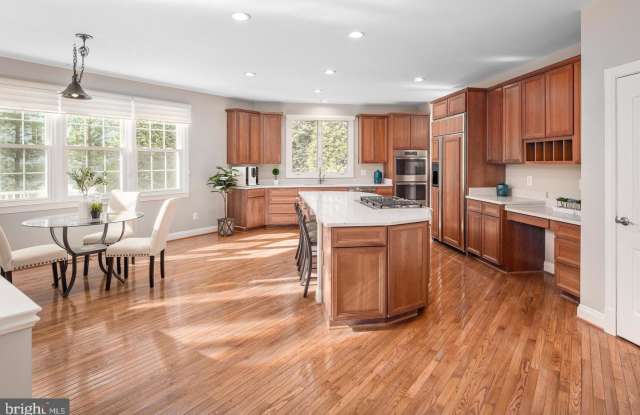 18225 GLEN ABBEY COURT Gallery 3