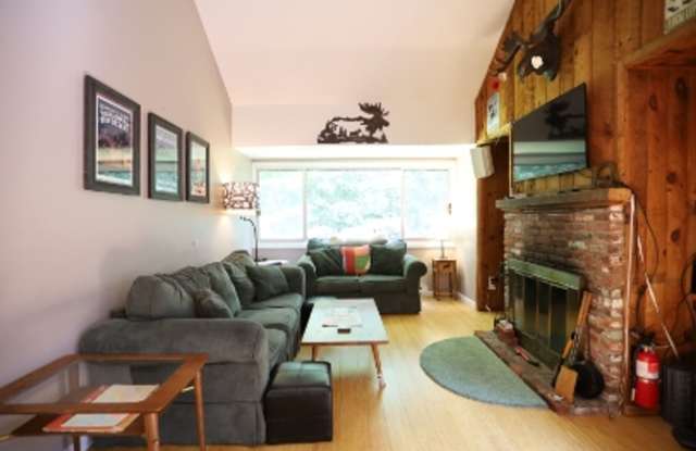 $1,900/mo 3 Bed Condo in Waterville Estates - 20 Condo Road, Grafton County, NH 03223