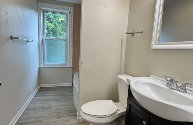 1004-06 Teall Ave photos photos