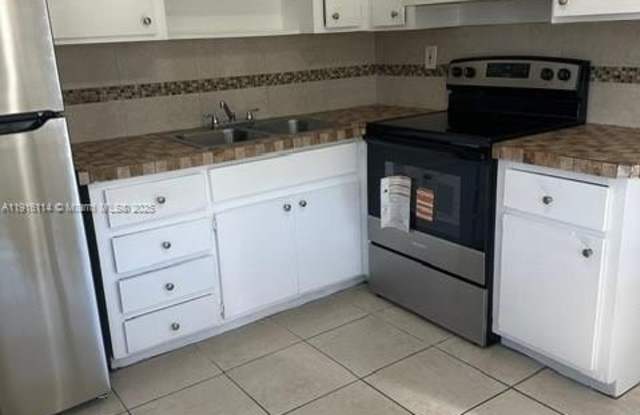 5701 SW 27th St photos photos