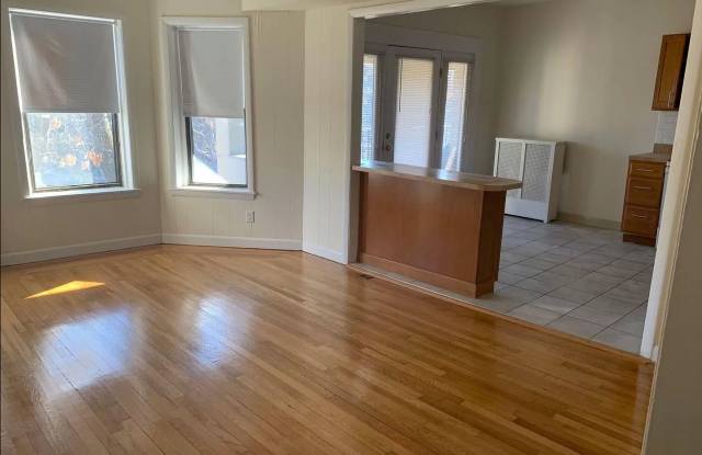 Bright, Spacious Allston Packards Corner w/balcony, 10-15 Min Walk to BU! photos photos