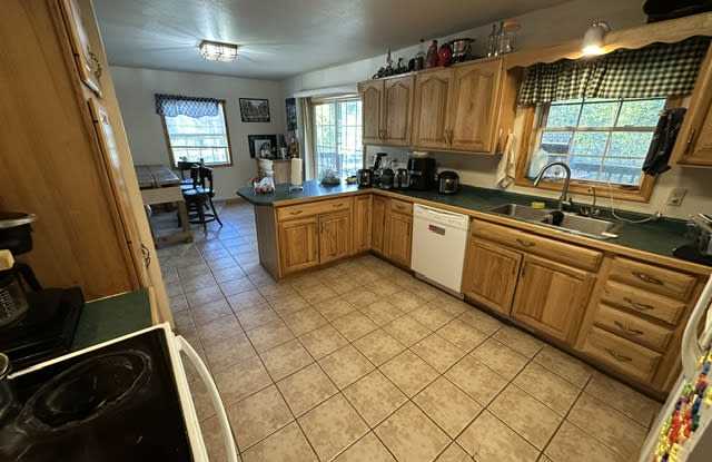 47346 Stratton Avenue Gallery 4