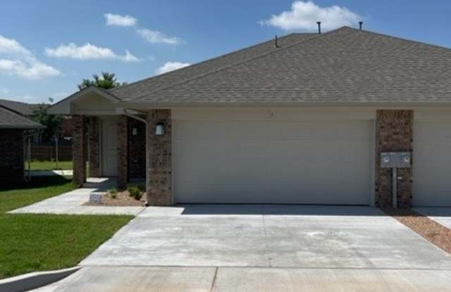 FIRST MONTH FREE - Popular Location! THIS WILL NOT LAST LONG! photos photos