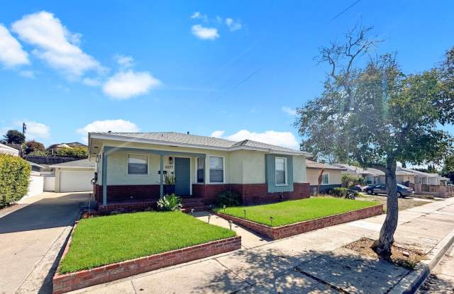 Gorgeous 3B/2BA house w/ Large Backyard, AC,  Washer/Dryer in Allied Gardens! - 6377 Estrella Avenue, San Diego, CA 92120