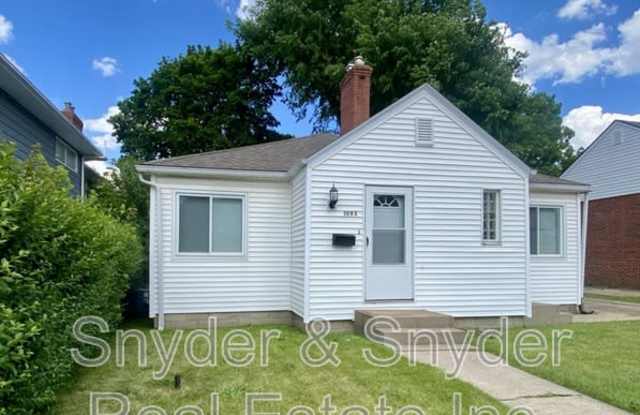 1093 N Main St. photos photos