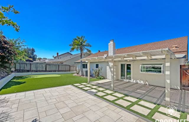 Beautiful 3BD/2BA w/ A/C, In-Unit Laundry, and 2-Car Attached Garage in San Carlos! photos photos