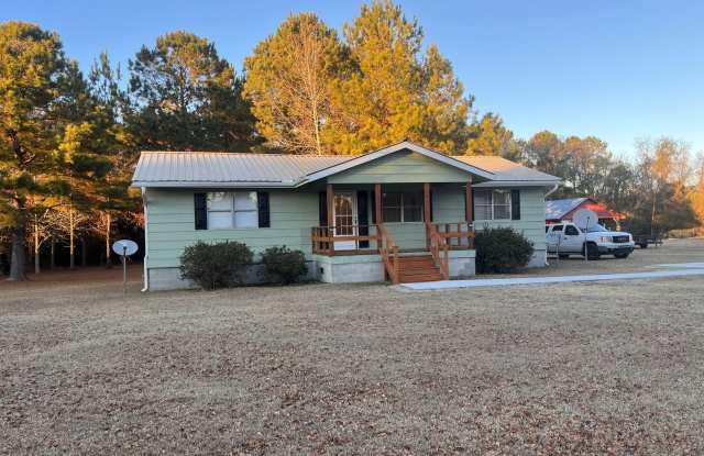 3 bedroom, 2 bath bungalow on huge lot. Country living, but close to I-40, 140 and Wilmington. photos photos