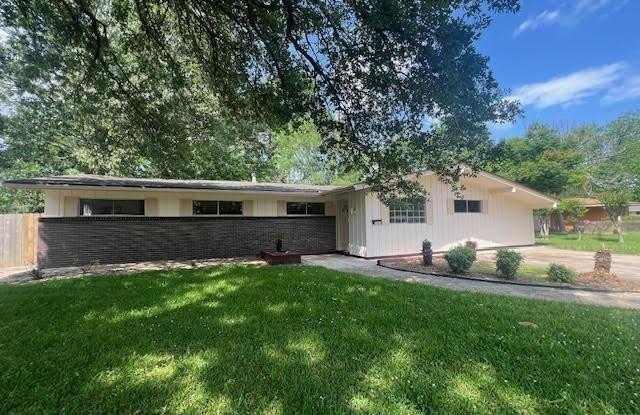 2464 Kensington Dr photos photos