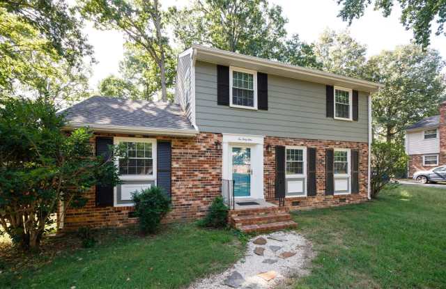 Spacious 3BR Home with HUGE Fenced Yard, Private Driveway & Remodeled Kitchen Gallery 4