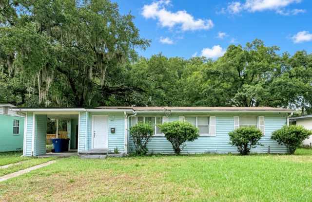 Charming 3BR Home with Modern Updated & Huge Fenced Yard photos photos
