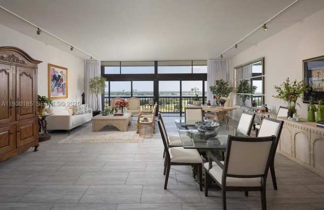 2450 Presidential Way Gallery 3