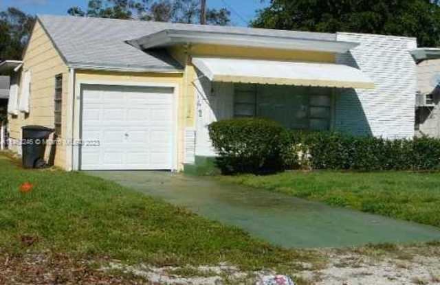 215 SW 10th St - 215 Southwest 10th Street, Fort Lauderdale, FL 33315 215 SW 10th St - 215 Southwest 10th Street, Fort Lauderdale, FL 33315