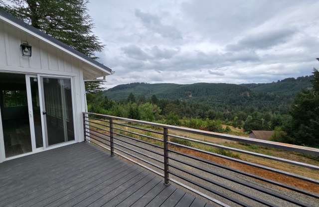 Fantastic Views from this Rural Property in Yamhill Gallery 1