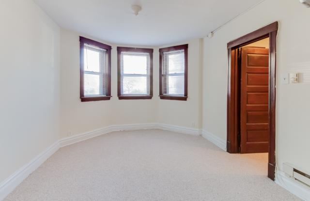 5147 North Claremont Avenue Gallery 3