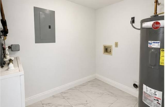 4899 SABLE PINE Circle Gallery 3