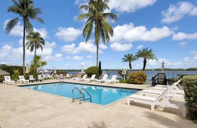 200 Harborview Dr photos photos