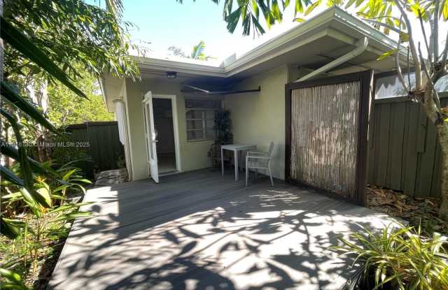 2215 NE 11th Ave - 2215 Northeast 11th Avenue, Wilton Manors, FL 33305