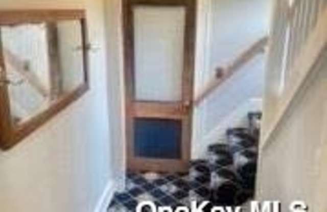 218 Bayport Avenue Gallery 4