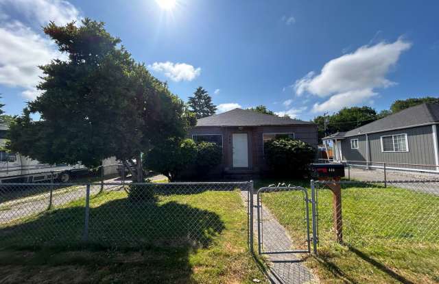 Two Bedroom Home with a Garage and Large Yard Gallery 3