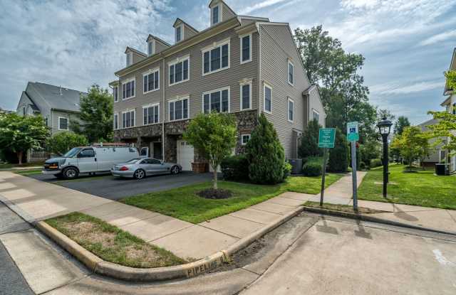 Bright And Spacious 3 Bed 2.5 Bath End-Unit Townhome In Chatsworth Village ***Coming Soon*** photos photos