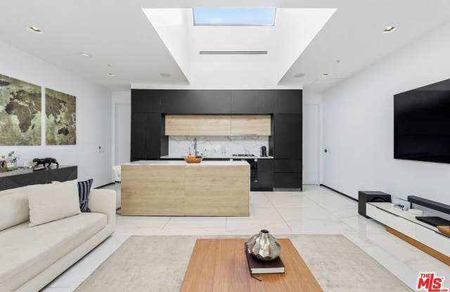 1253 N Sweetzer Ave unit: 7 photos photos