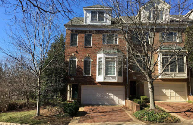 3900 HILLANDALE COURT NW - 3900 Hillandale Court Northwest, Washington, DC 20007
