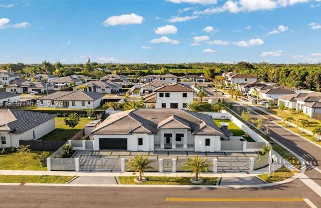 13305 SW 190th Ter Gallery 2