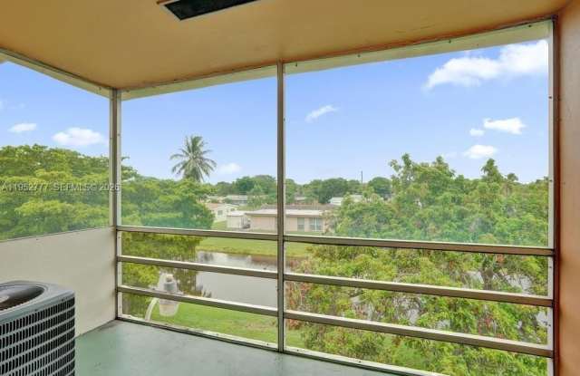 4731 NW 10th Ct photos photos