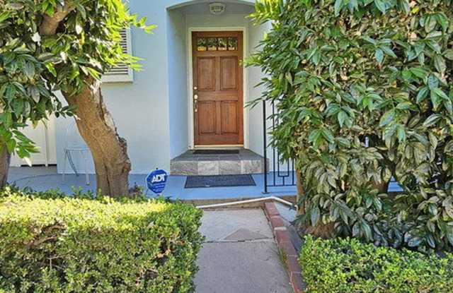 1599 Sunset Plaza Drive Gallery 4