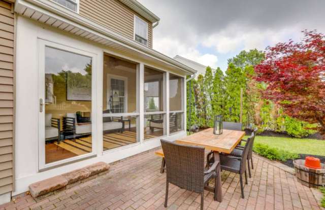 151 Rambling Rd Gallery 3