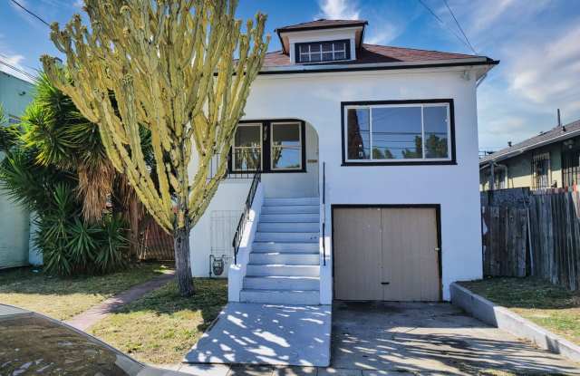 Charming 3 bedroom 2  bathroom home available Gallery 1