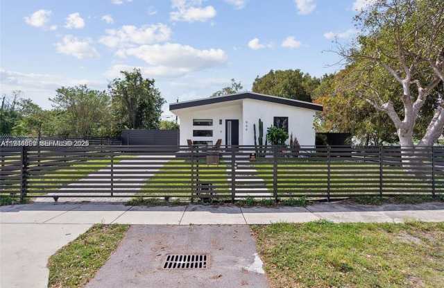 944 NW 64th St photos photos