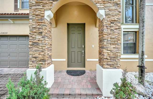 10429 SW 227th Ter Gallery 4