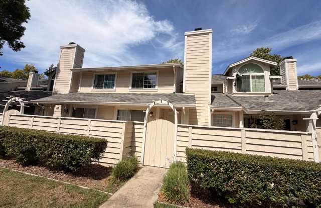 STUNNING TWO FLOOR 3BD/2.5BA TOWNHOME IN PLEASANTON CA!!!! photos photos